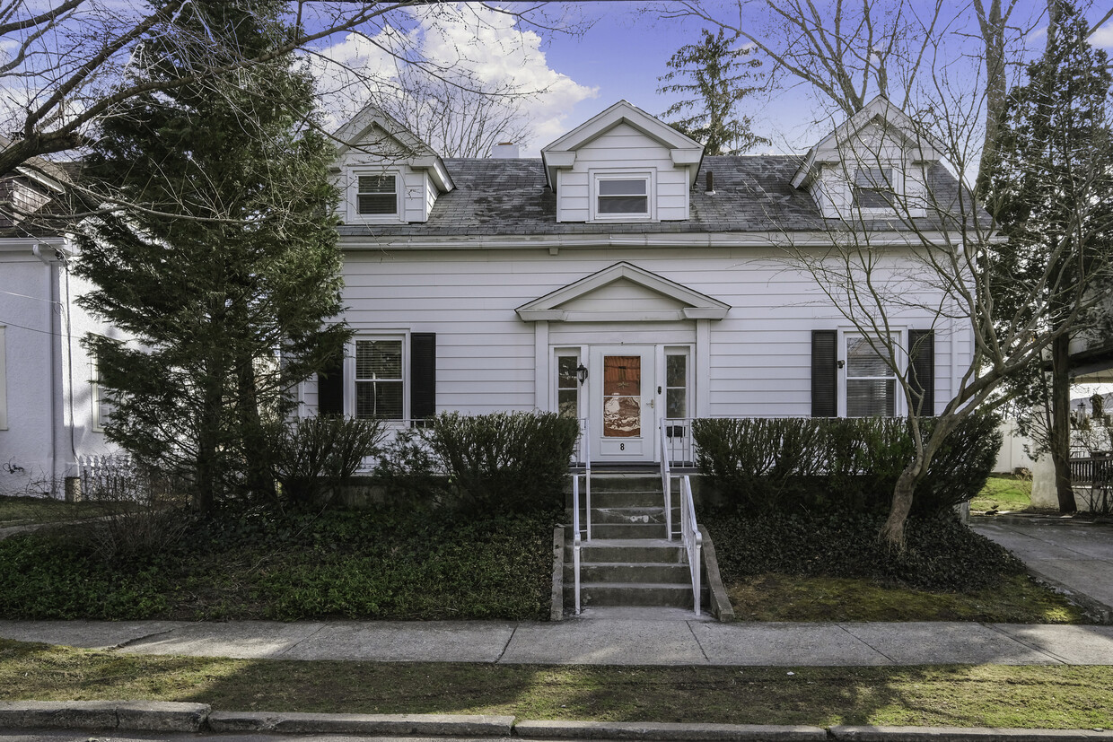 Primary Photo - 8 Wainwright St
