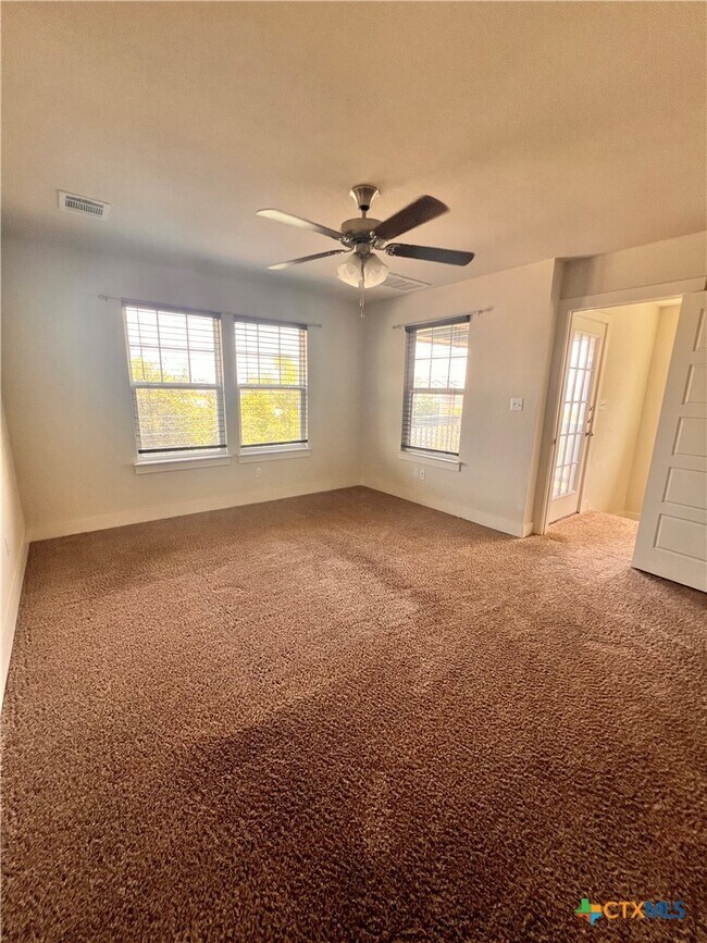 Building Photo - 100 Clearlake Dr