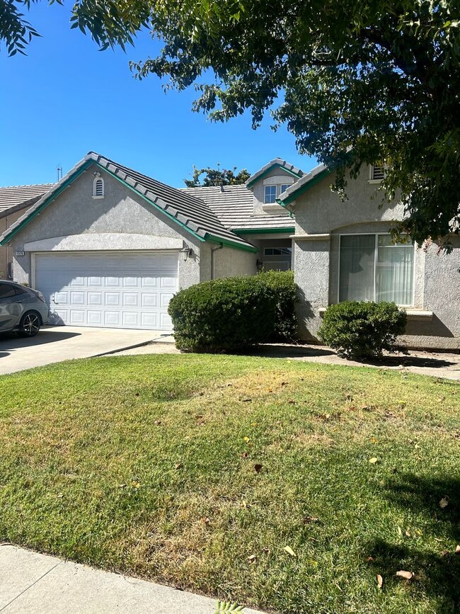 Building Photo - Nice 3 bed 2 bath in quiet Lemoore neighbo...