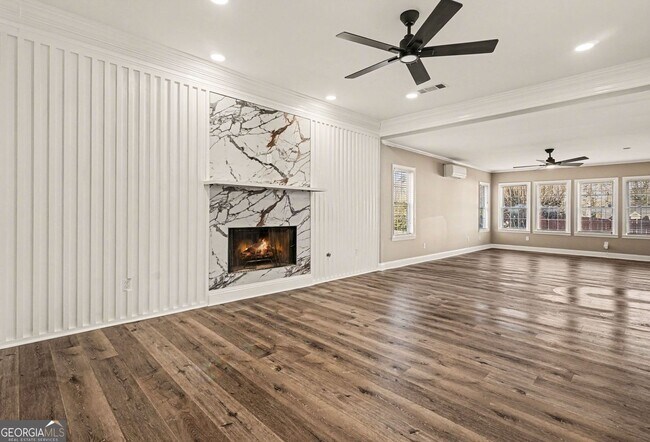 Building Photo - Fully Renovated Spacious 4BR Home nestled in beautiful community!