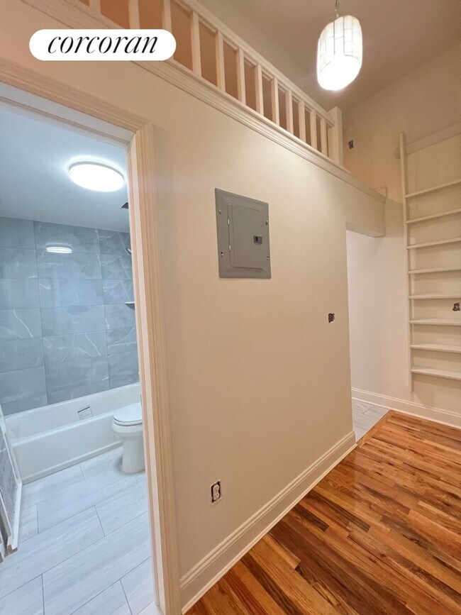 Building Photo - 318 W 88th St