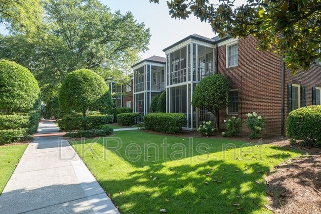 Building Photo - 55 Delmont Dr NE