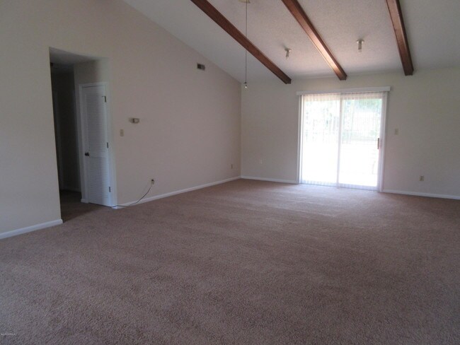 Building Photo - 117 Valencia Dr