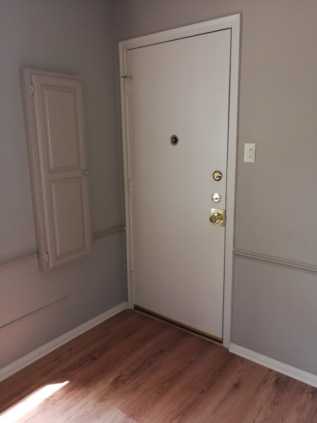 Foto del edificio - Three Bedroom/Two Bath Condo - Normandy Vi...