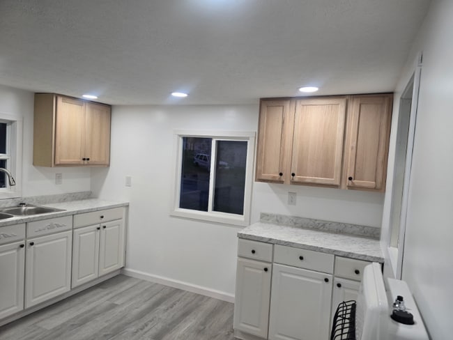 Building Photo - 304 Townsend Dr