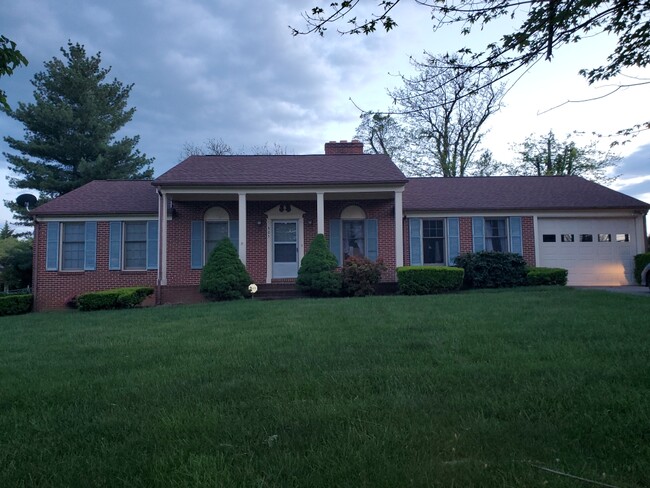 Building Photo - 605 Dulles Cir