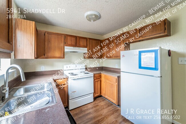 Building Photo - 5941 Shadydell Dr