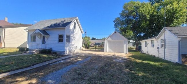 Building Photo - 120 N Iowa Ave