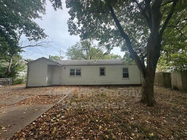 Building Photo - 9733 Dennis Dr