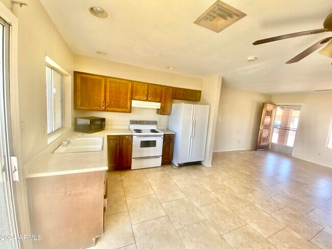 Foto del edificio - 4109 W Altadena Ave