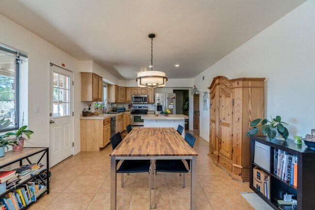 Building Photo - 3025 N Tomahawk Trail