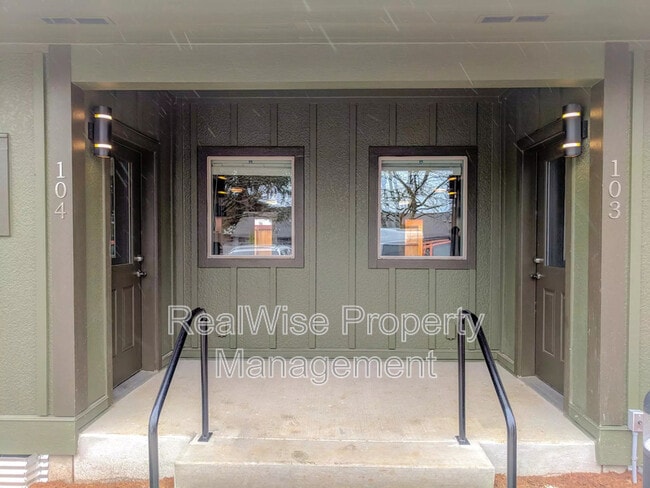 Building Photo - 8300 SE Flavel St