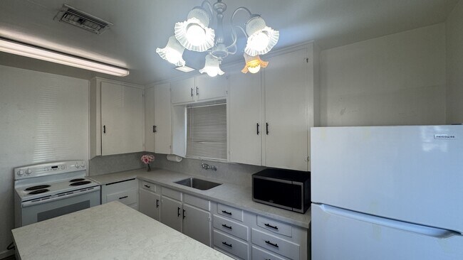 Foto del edificio - 1037 N Highland St
