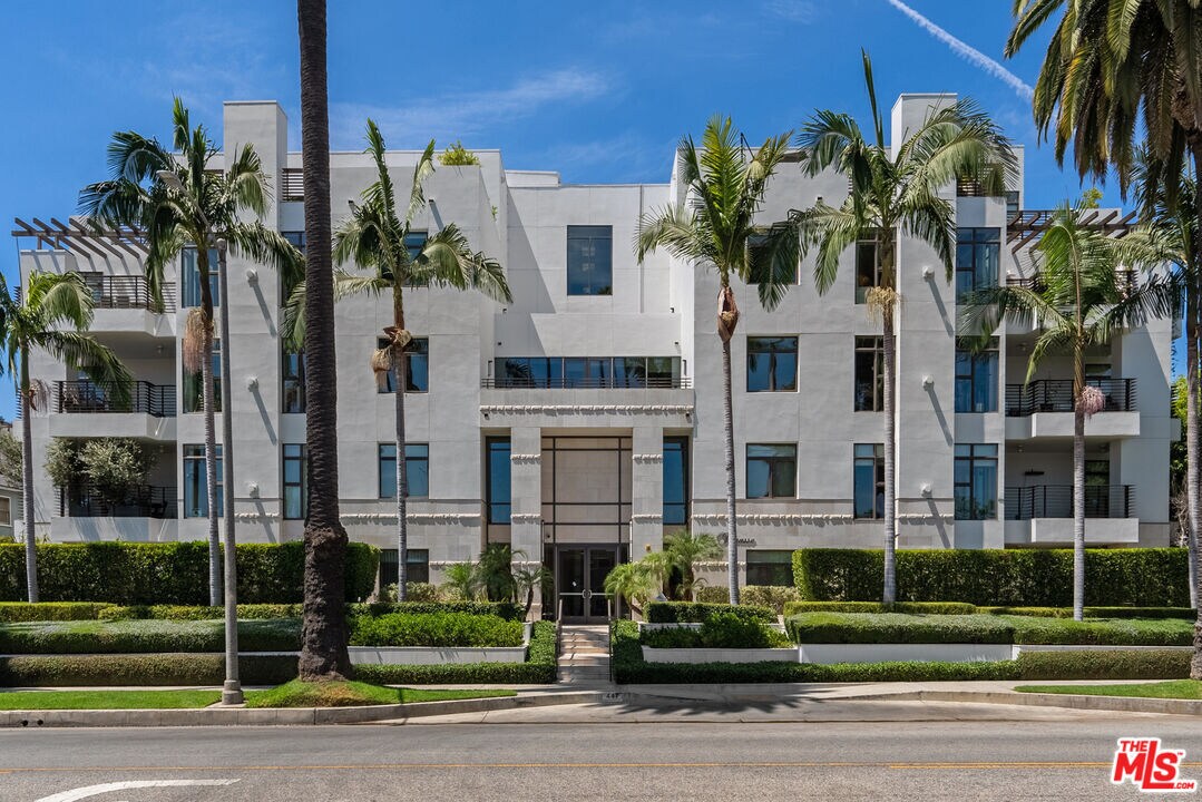 Primary Photo - 447 N Doheny Dr