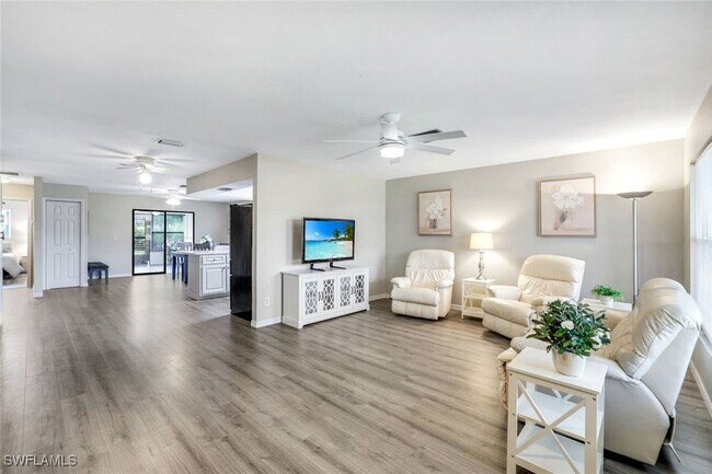 Foto del edificio - 695 104th Ave N