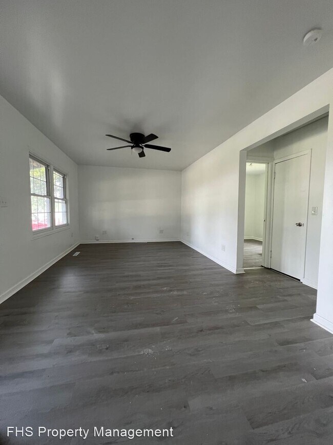Building Photo - 2 br, 1 bath House - 2258 N Weller