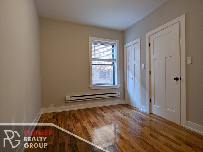 Foto del edificio - 3720 N Pine Grove Ave