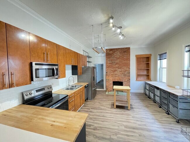 Building Photo - 1023 Banklick St
