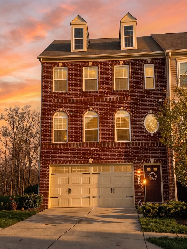 Building Photo - 4255 Talmadge Cir