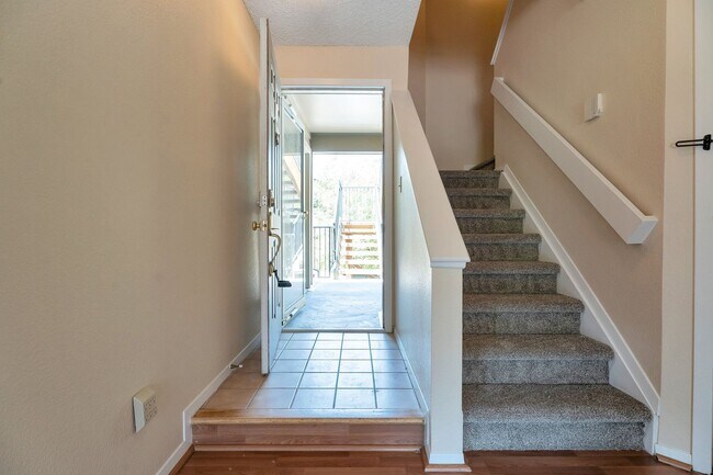 Foto del edificio - **Adorable Updated 2 bed 2 bath Condo for ...