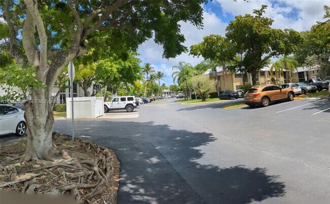 Building Photo - 917 NE 199th St