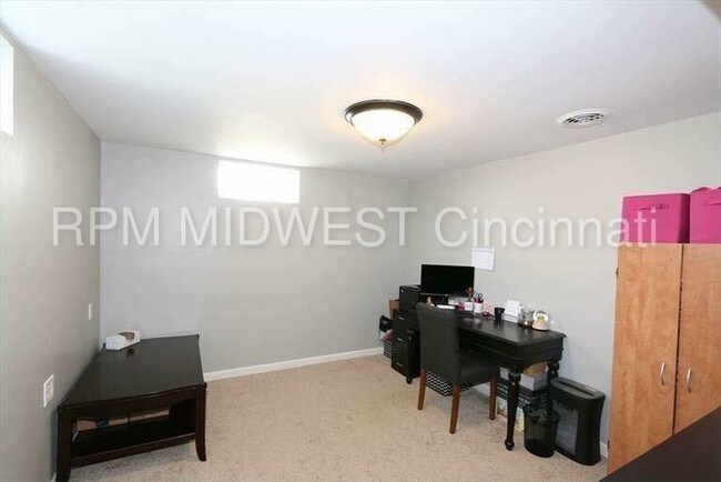 Building Photo - 8365 Chesswood Dr