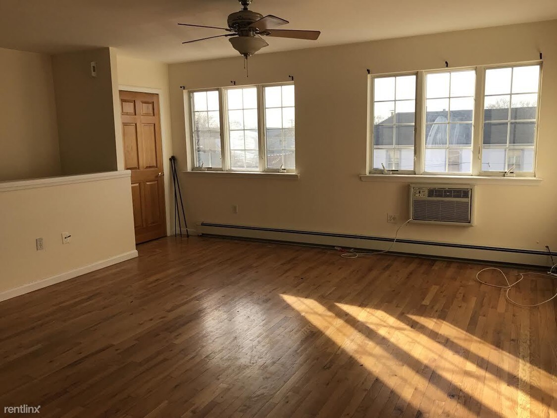 Primary Photo - 1531 E 58th St