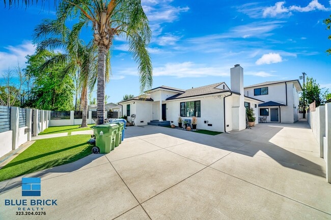 Building Photo - 5839 Vanalden Ave