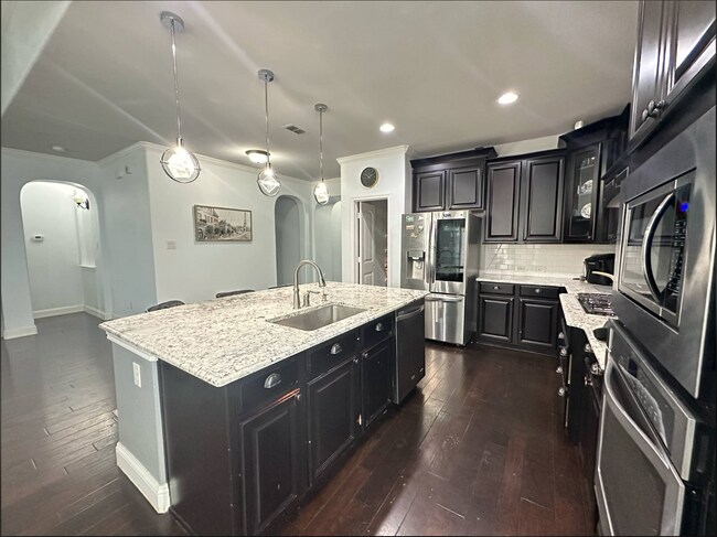 Building Photo - 8709 Glenburne Dr