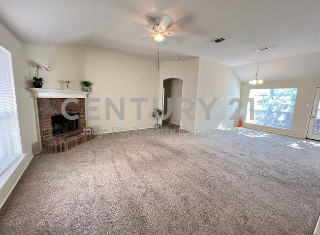 Building Photo - Charming 3/2/2 in Denton For Rent!
