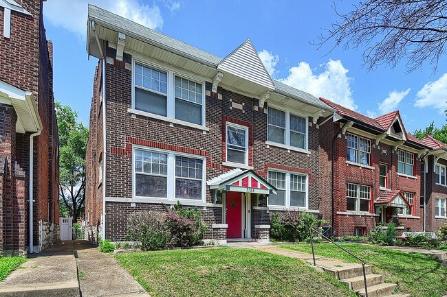 Building Photo - Showtime in Tower Grove South