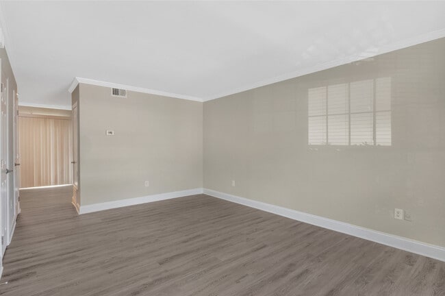 Building Photo - Woodland Hollow