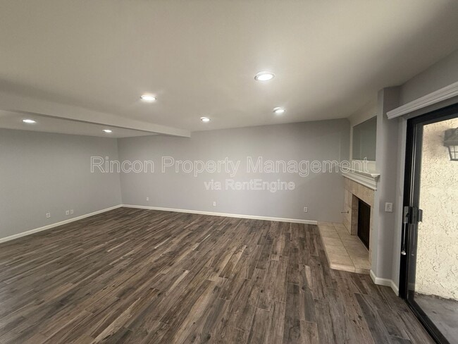 Building Photo - 2199 Olivewood Dr