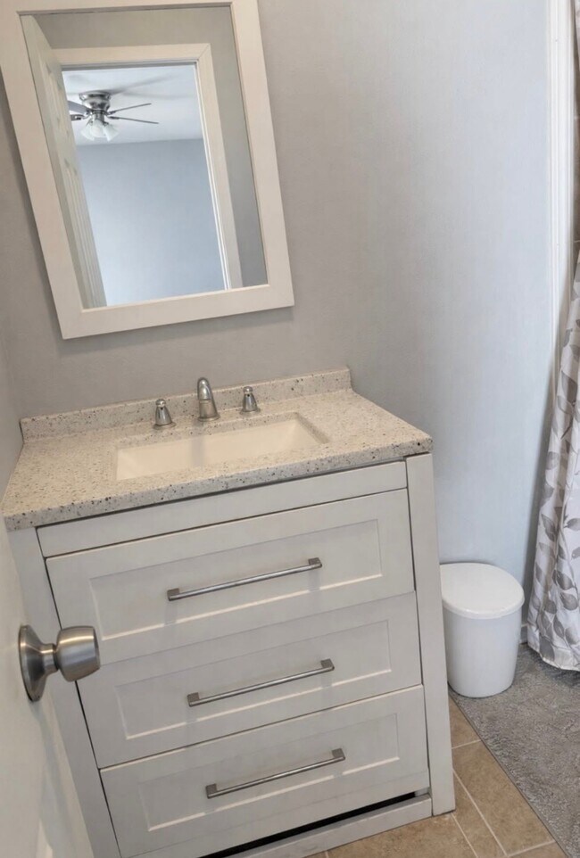 Foto del edificio - 13915 Archwood St