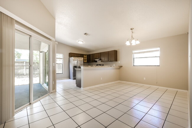 Foto del edificio - 338 Hearth Ln