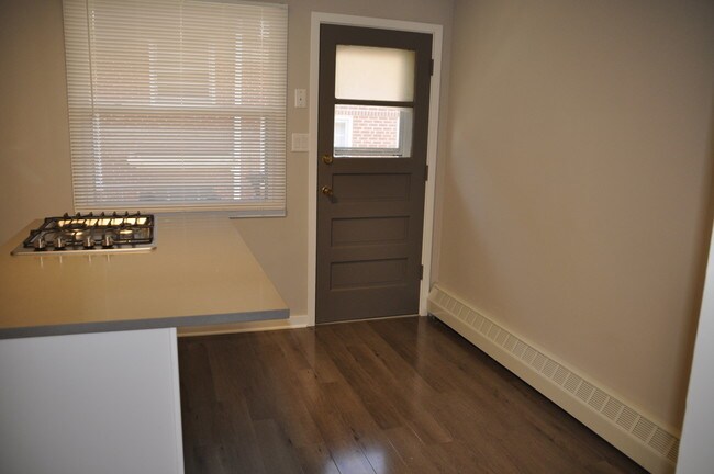 Foto del edificio - 118 Douglas Ave