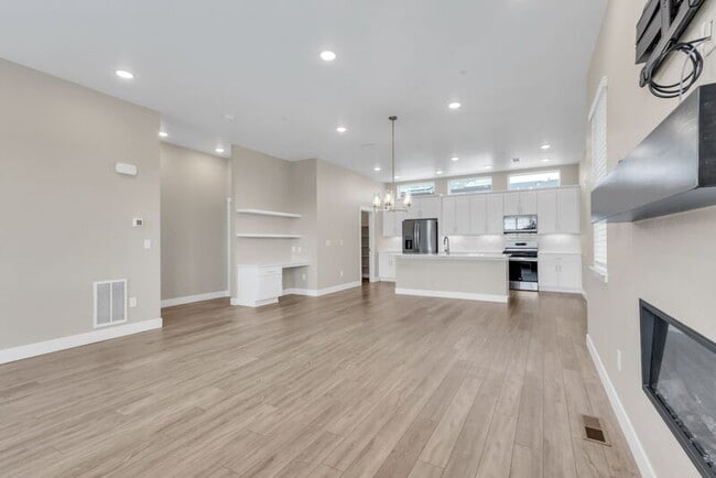 Building Photo - 1555 W 67th Ave