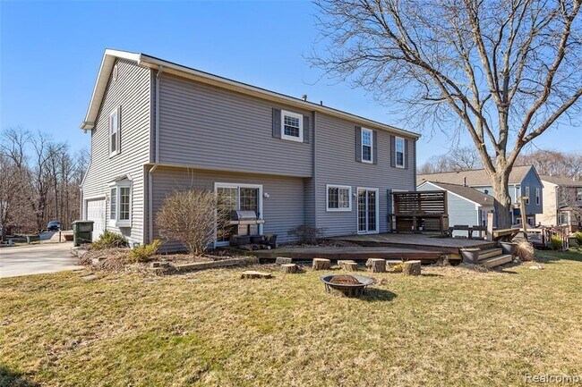 Building Photo - 2244 N Fairview Ln