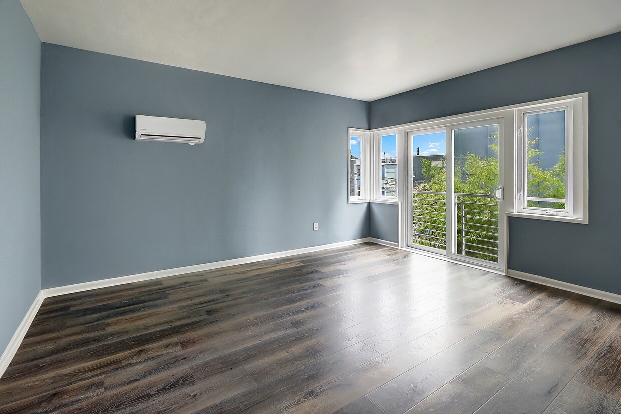 Living Room West Facing - 2319 Boylston Ave E