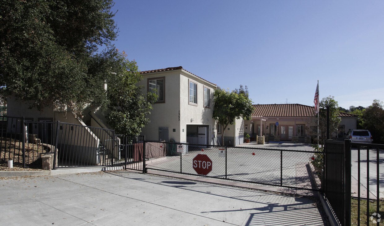 1353 Oak Hill Dr, Escondido, CA 92027 Apartments in Escondido, CA