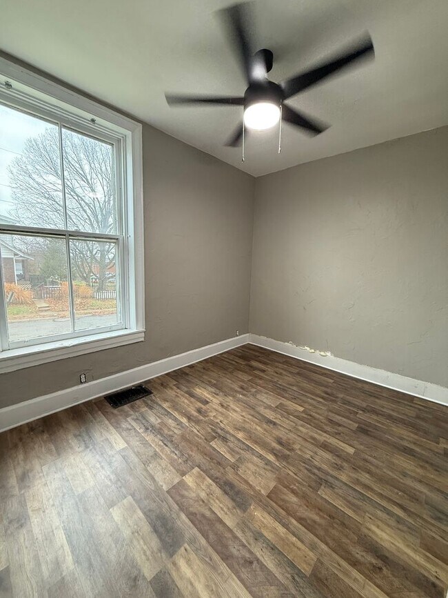 Foto del edificio - 7718-7720 Harrison Ave