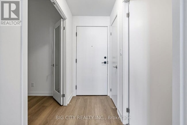 Photo du bâtiment - 8119-18119 Birchmount Rd