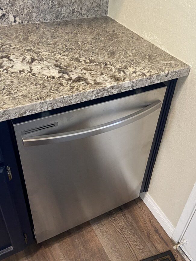 Foto del edificio - Newly Renovated Condo - In Beautiful Gated Community!