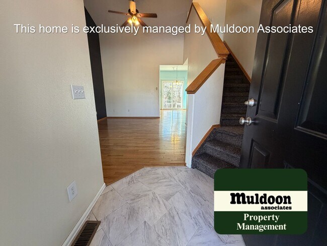 Building Photo - Spacious 2 story Home!