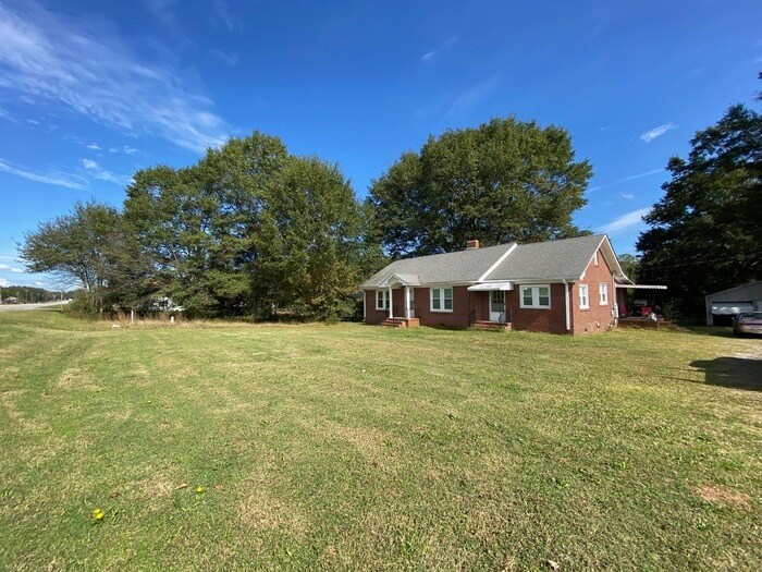 Brick Ranch in Pelzer House for Rent in Pelzer, SC