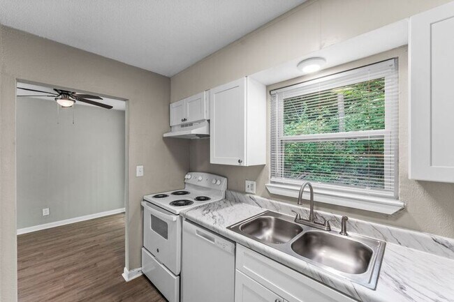 Building Photo - 918 Donaldson Rd