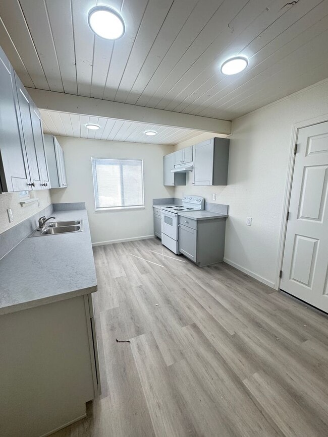 Foto del edificio - 4 bed / 2 ba home - N Yuba City
