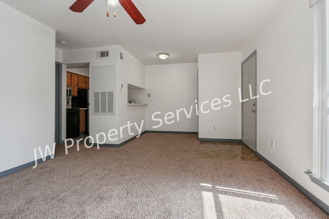 Building Photo - Bright & Cozy 1-Bedroom Condo in Prime Metairie Location