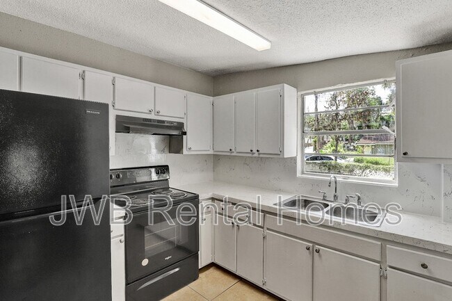Building Photo - 9061 10th Ave