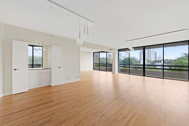 Foto del edificio - 2660 Peachtree Rd NW